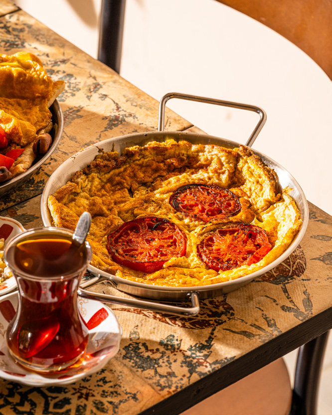 تبسي على النار